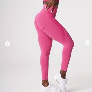 NVGTN CONTOUR SEAMLESS LEGGINGS- FUSCHIA